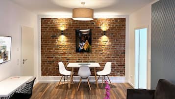 Supreme Apartment mit 2 Schlafzimmern, Wohnzimmer und Terrasse oder Galerie | Essbereich im Zimmer