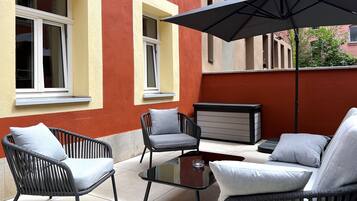 Supreme Apartment mit 2 Schlafzimmern, Wohnzimmer und Terrasse oder Galerie | Terrasse/Patio
