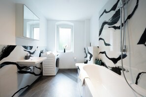 Deluxe Suite | Badezimmer | Haartrockner, Handtücher