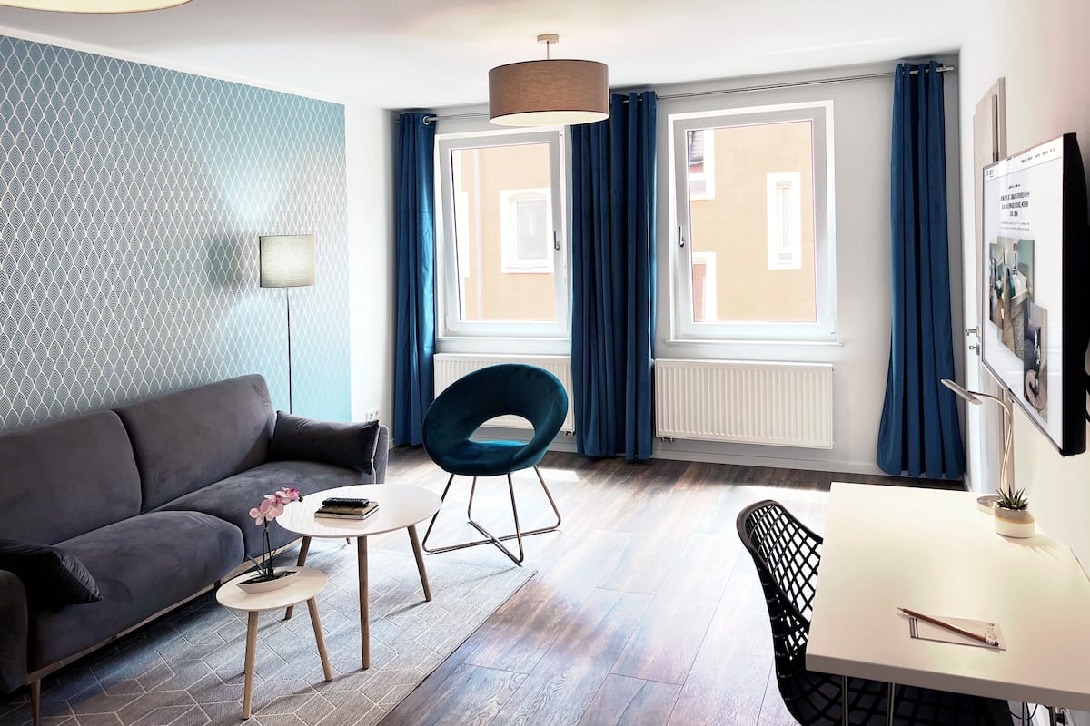 Appartement Deluxe, 2 chambres | Décor unique, ameublement unique, bureau, fer et planche à repasser