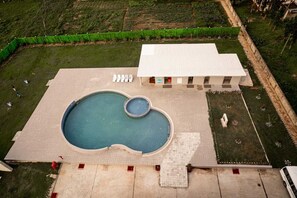 Piscine extérieure