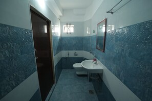 Family Quadruple Room | Bathroom | Shower, towels - French Breeze Residency (Puducherry)