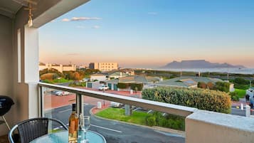Apartment (2 Bedrooms) | Front of property