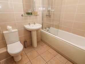 村舍 | 浴室 | 淋浴设施、卫生纸