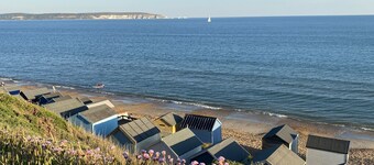 ** LOVELY 2 BEDROOM COTTAGE, GREAT LOCATION **