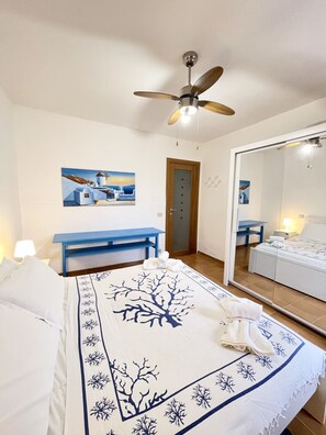 3 bedrooms, travel crib - House (Porto Botte)