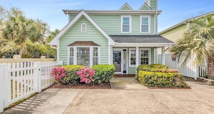 PET FRIENDLY 3-bed, 2-bath retreat in North Myrtle Beach with a cozy ambiance and fenced yard.