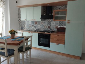 Frigorifero, forno, tostapane, pentole/stoviglie/utensili