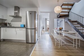 Kühlschrank, Mikrowelle, Ofen, Geschirrspüler