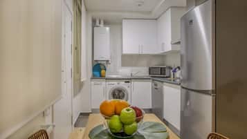 Refrigerador, microondas, horno, lavavajillas
