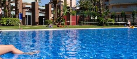 Inomhuspool och en säsongsöppen utomhuspool