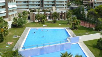 Piscine couverte, piscine extérieure (ouverte en saison)