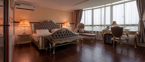 Habitación Deluxe | Ropa de cama hipoalergénica y caja de seguridad en la habitación