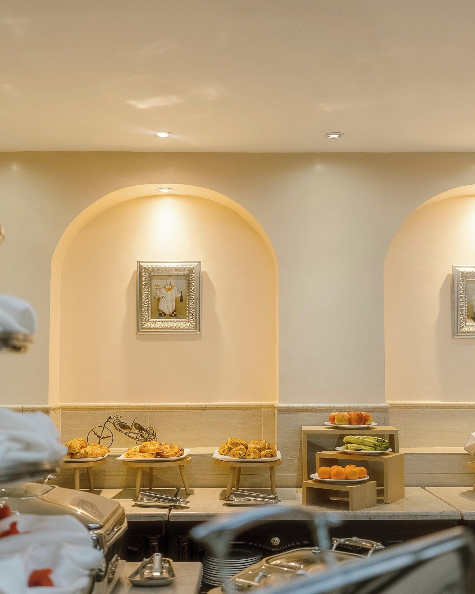 Daily buffet breakfast (USD 20 per person)