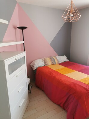 4 bedrooms, WiFi - House of happiness at the gates of Nîmes (Milhaud)