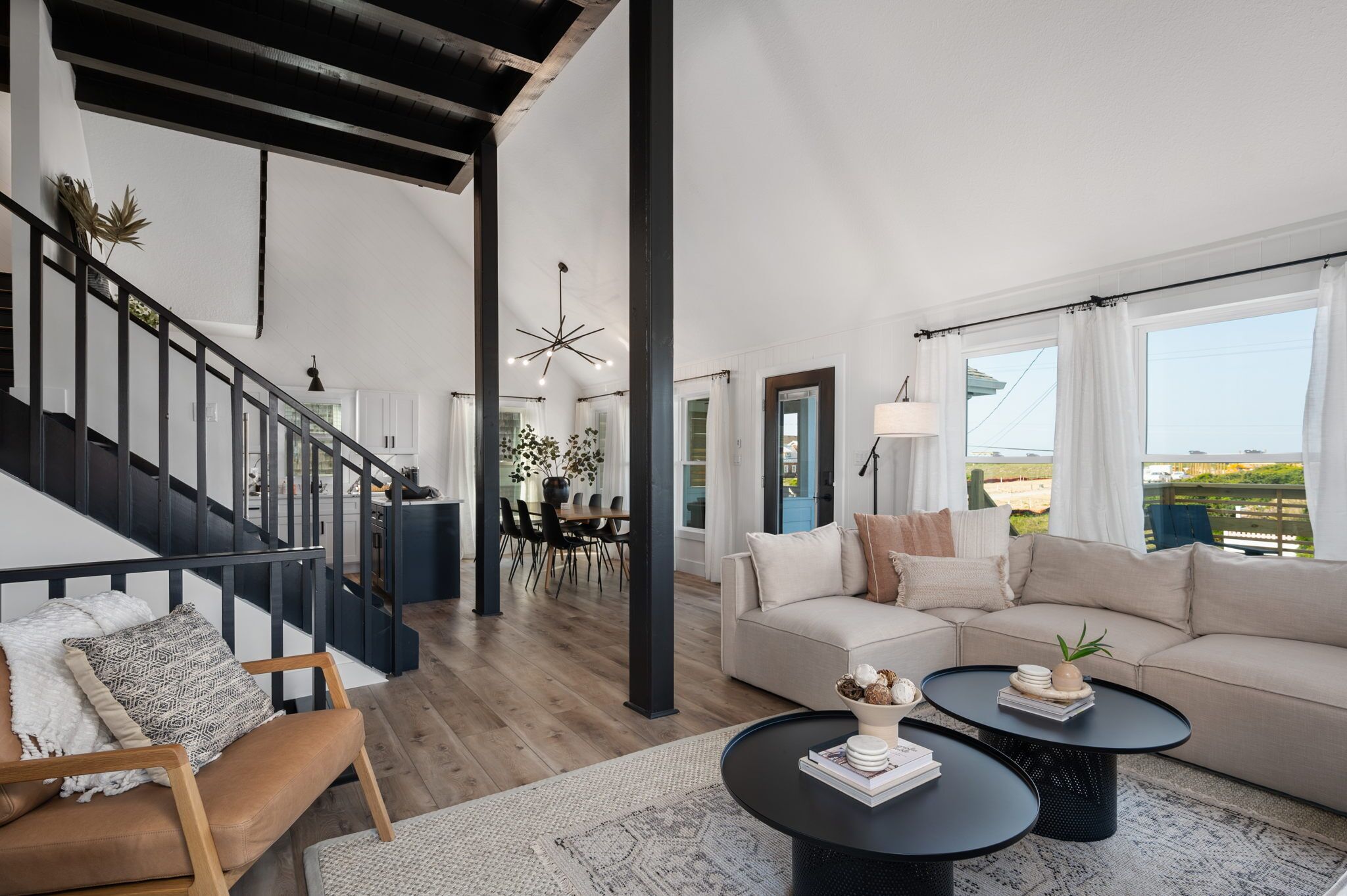 Een smart-tv en boeken