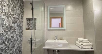 Chrysoula’s Convenient Triple Room with Yard