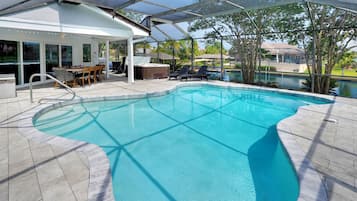 Piscine extérieure, piscine chauffée