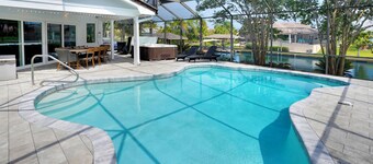 Manor on the Canal/Luxury Oasis/Pool-Hot Tub-Dock