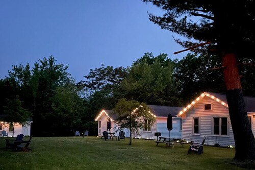 Super Cute GOTL Two Bedroom Lake Erie Cottage