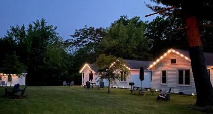 Super Cute GOTL Two Bedroom Lake Erie Cottage