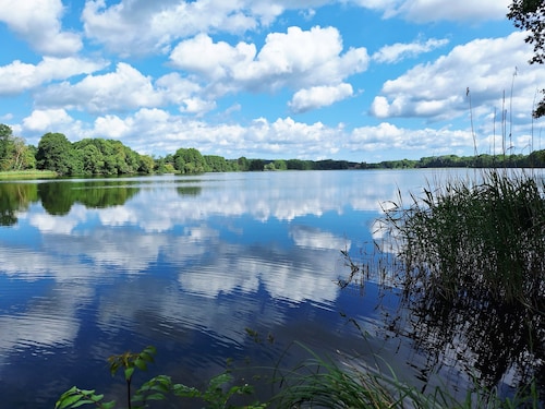 "Schwalbennest" moderne, klimatisierte Ferienwohnung, nah bei Plau am See.