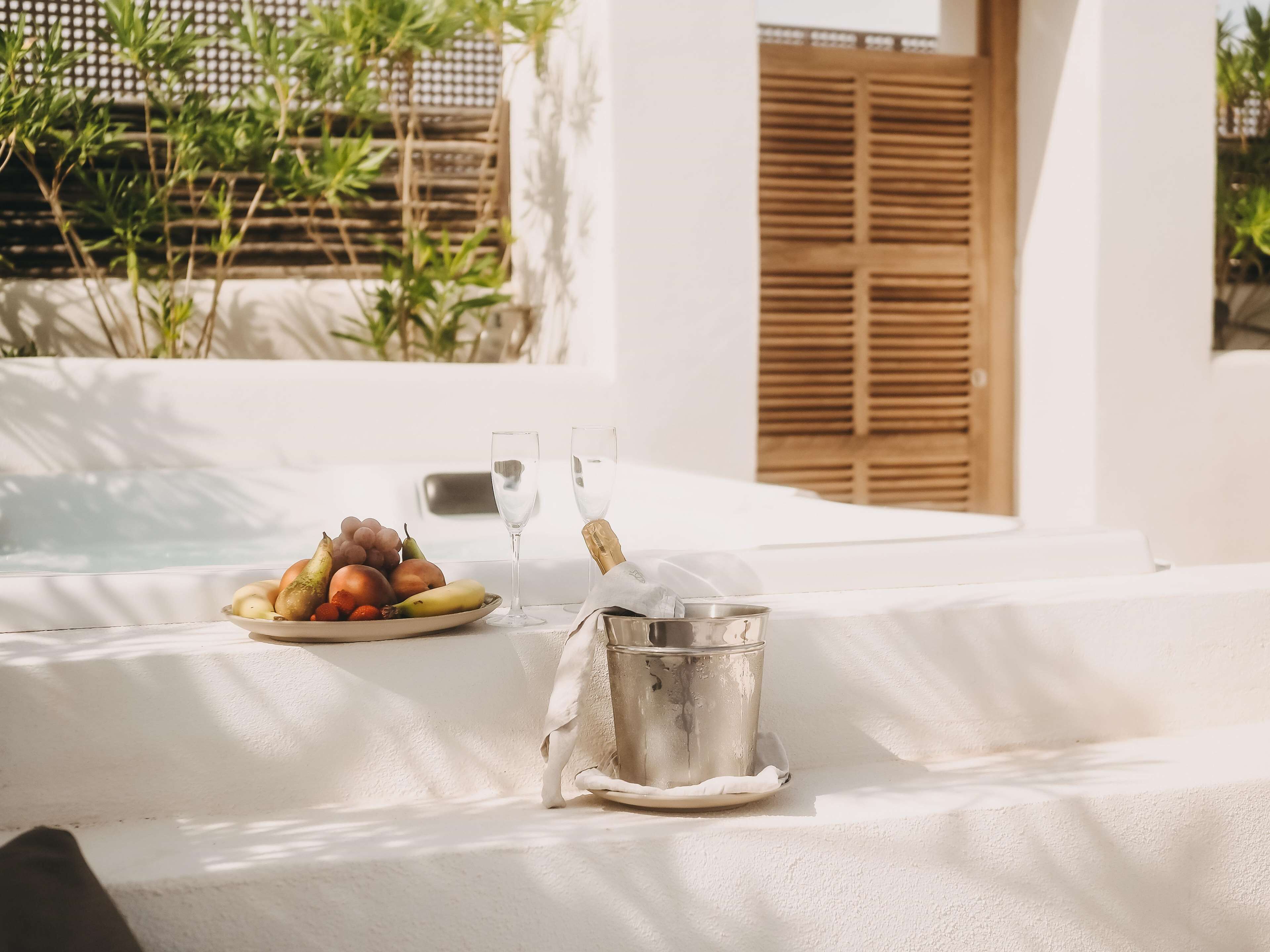 Deluxe suite, hot tub (Terraza) | Badkamer | Badjassen, pantoffels, handdoeken