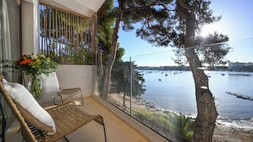 Deluxe Double Room, Balcony, Sea View | 1 bedroom, desk, free WiFi, bed sheets
