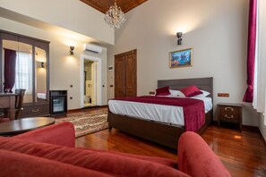 Habitación doble estándar | Camas Select Comfort, minibar y caja de seguridad en la habitación 