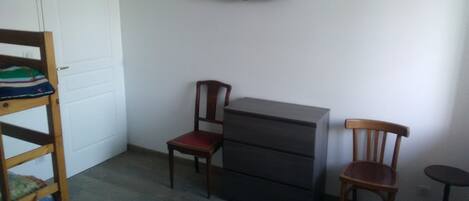 3 camere