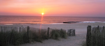 Rehoboth Beach Condo 1 mile to the beach and Boardwalk w/ pool! Sleeps 6