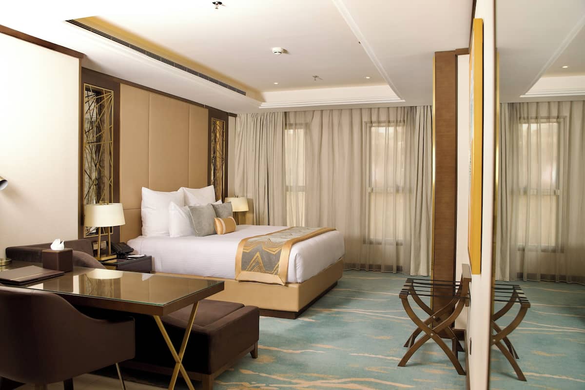 1 bedroom, premium bedding, down duvets, free minibar items
