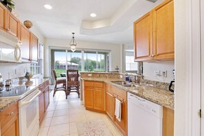 Mikrowelle, Ofen, Herdplatte, Geschirrspüler