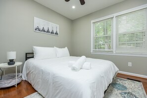 5 bedrooms, desk, iron/ironing board, WiFi