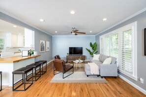 TV, fireplace