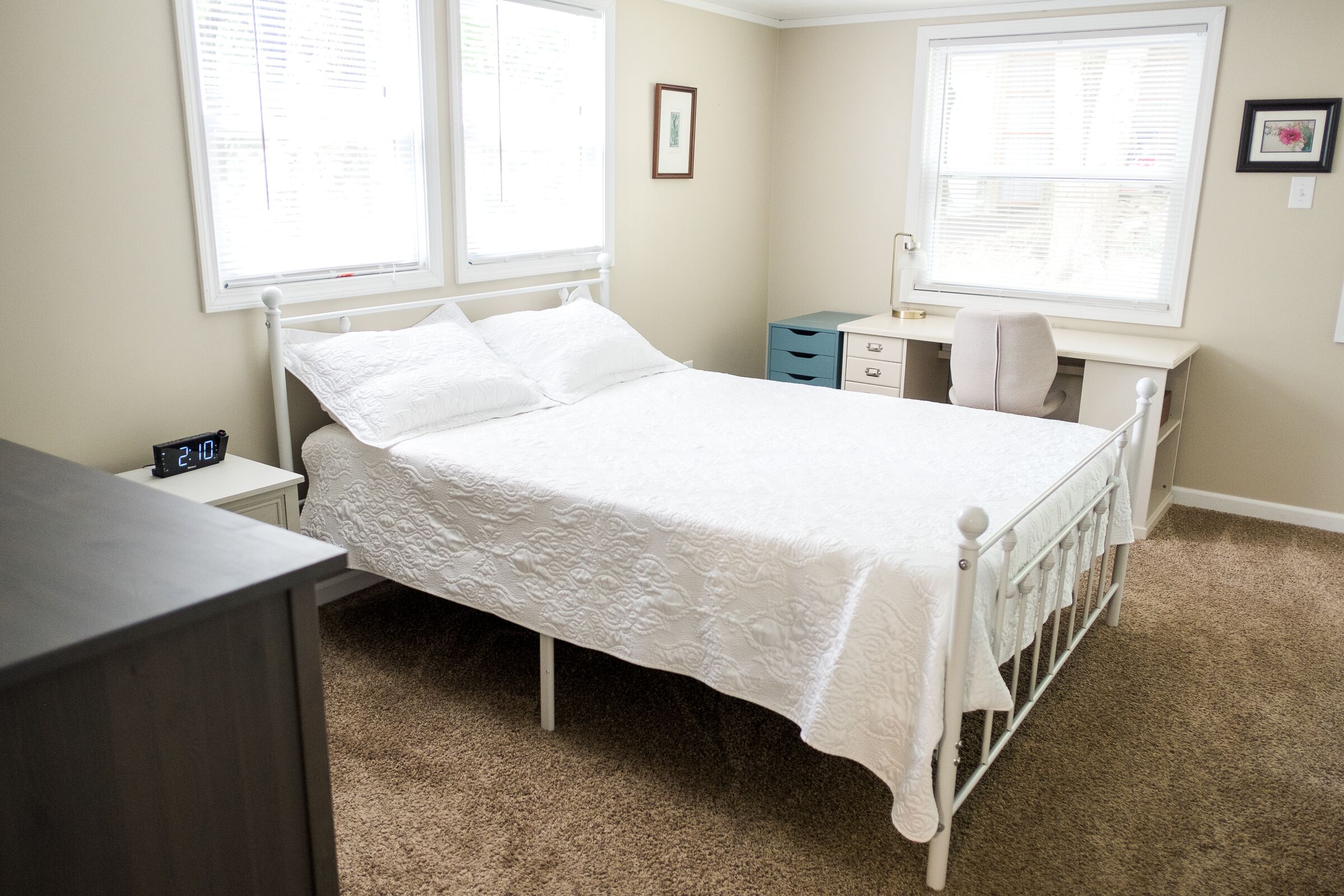 1 habitación, escritorio, tabla de planchar con plancha y wifi gratis 