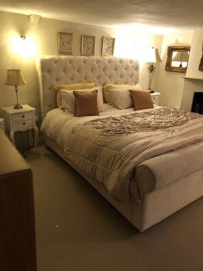 3 bedrooms, iron/ironing board, free WiFi, bed sheets - Impeccable 3-bed 17th Century Luxury Cottage (Longhope)