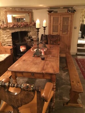 Private kitchen - Impeccable 3-bed 17th Century Luxury Cottage (Longhope)