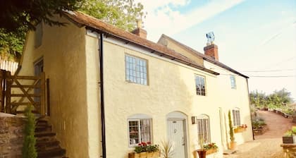 Impeccable 3-bed 17th Century Luxury Cottage