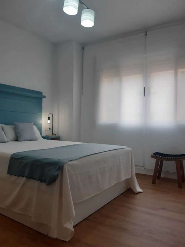 3 chambres, fer et planche à repasser, Wi-Fi, draps fournis