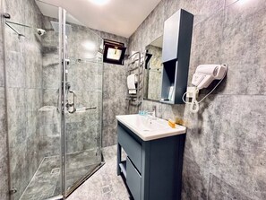 Bathroom - Deluxe Park Qusar Resort & Spa Hotel (Qusar)