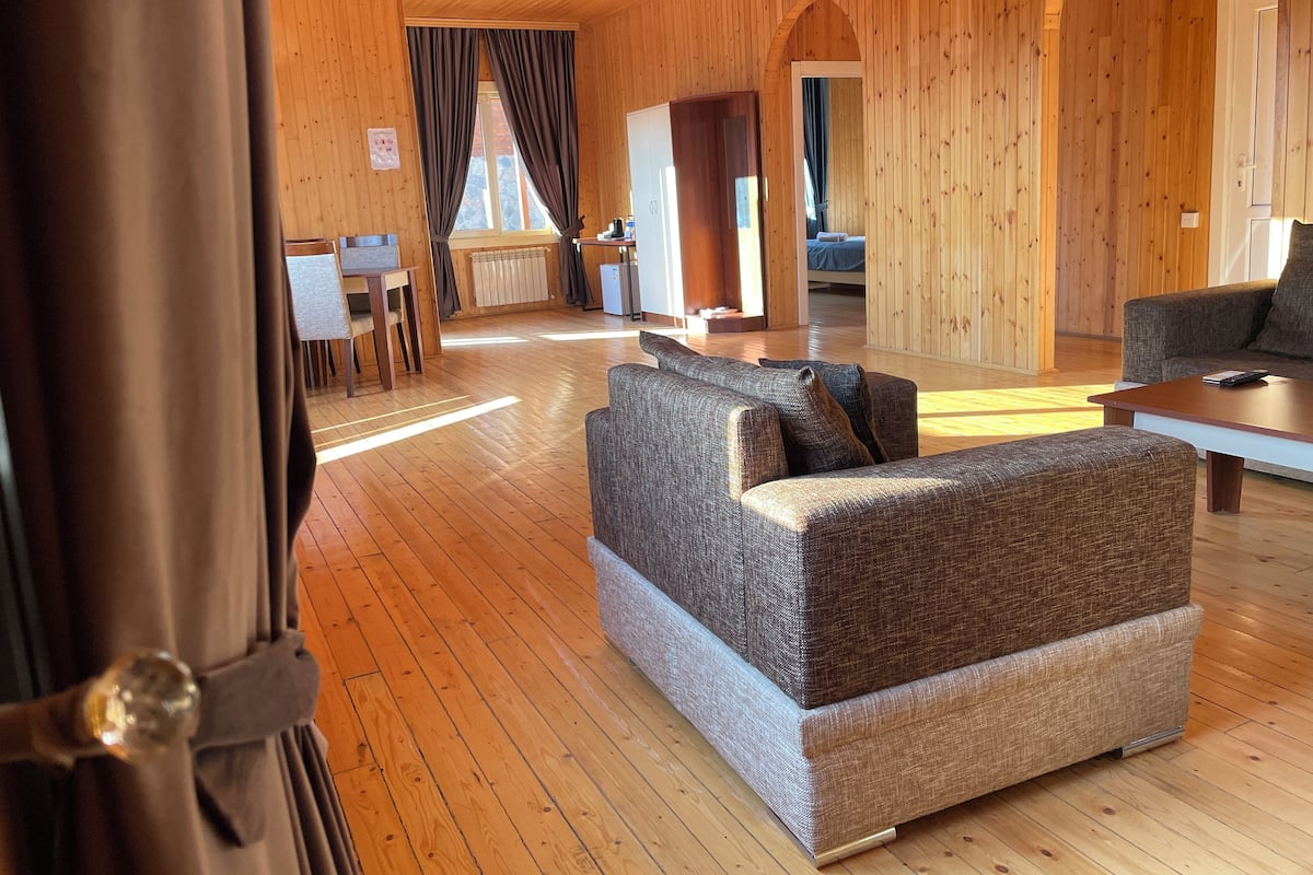 Family Chalet | 3 bedrooms, in-room safe, individually furnished, laptop workspace