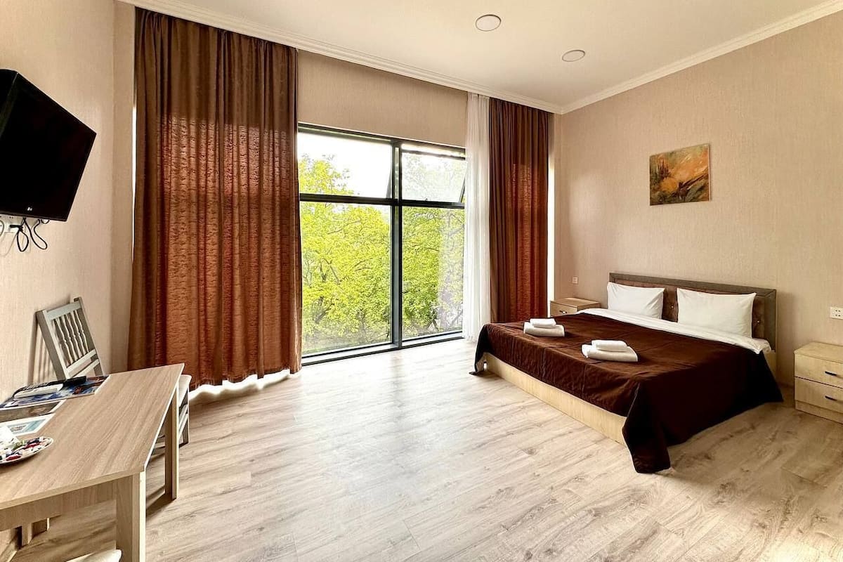 3 bedrooms, in-room safe, individually furnished, laptop workspace