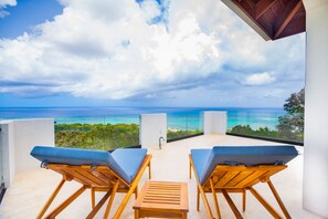 House, 4 Bedrooms | Balcony - Ocean Pearl 4 Bedroom Home by RedAwning (Roatan)