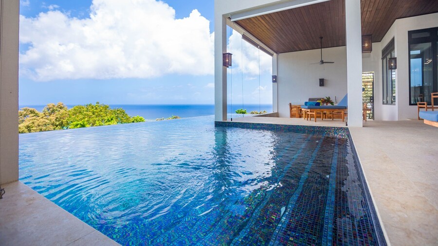 Ocean Pearl 4 Bedroom Home by RedAwning