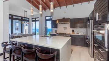 House, 4 Bedrooms | Dapur peribadi | Peti sejuk, ketuhar, pembancuh kopi/teh, pembakar roti