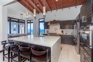 House, 4 Bedrooms | Private kitchen | Fridge, oven, coffee/tea maker, toaster - Ocean Pearl 4 Bedroom Home by RedAwning (Roatan)