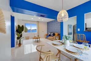 TV, offices - 2BR: Bay View + Pool | Step To Beach (Hollywood)