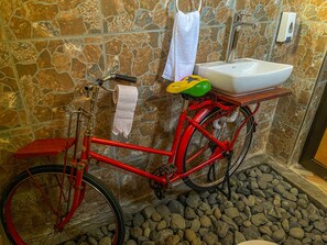 Estudio Deluxe | Baño | Ducha y cabezal de ducha tipo lluvia