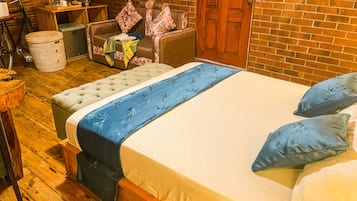 1 bedroom, Egyptian cotton sheets, premium bedding, memory-foam beds